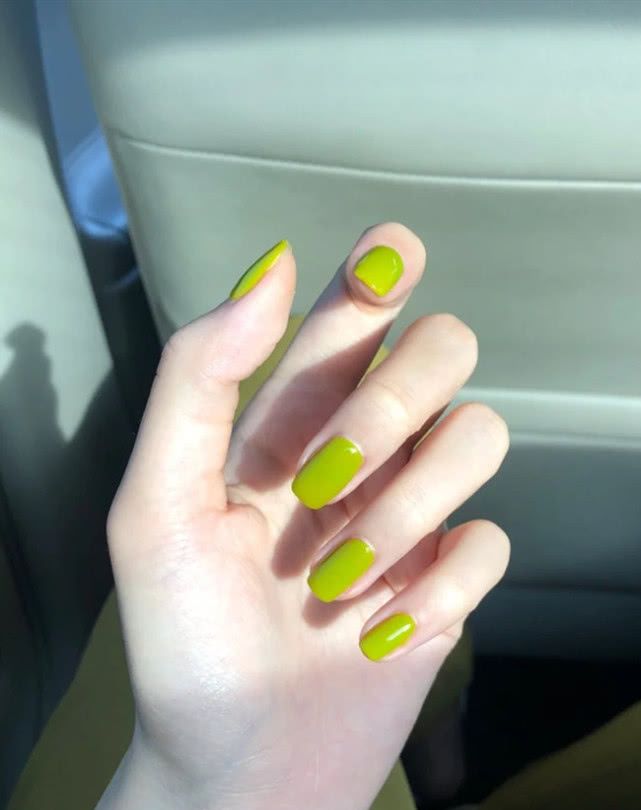  夏天顯手白的氣質(zhì)美甲圖片 每一款都讓人心動(dòng)！