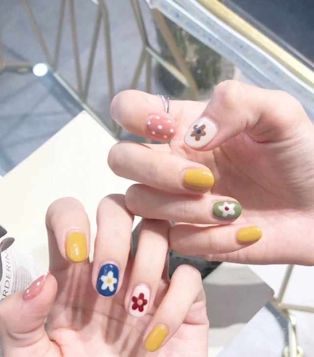  夏天顯手白的氣質(zhì)美甲圖片 每一款都讓人心動！