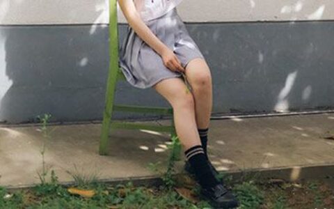 中筒襪怎么搭配好看 鞋子的選擇和襪子的長度很重要