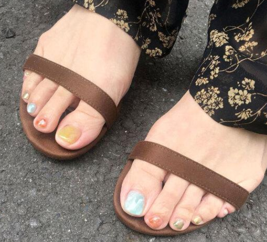  初秋美甲要來這些色 可鹽可甜清新顯白誰不想擁有？