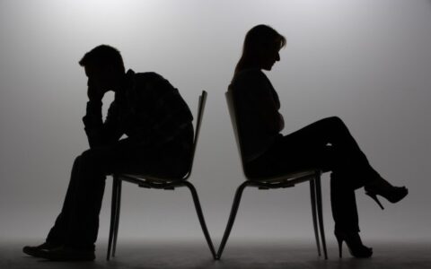 放下一個人的真正舉動，其實是這樣的