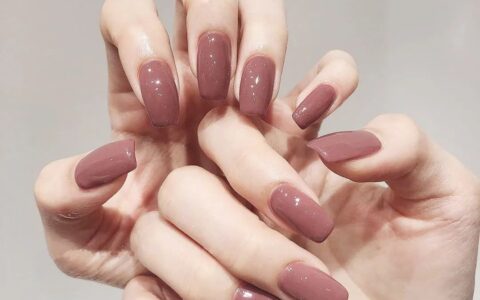 不如，讓純色系美甲承包你這個秋天