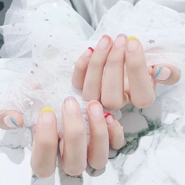 極簡(jiǎn)風(fēng)來一波！代表溫柔且浪漫的細(xì)邊法式美甲
