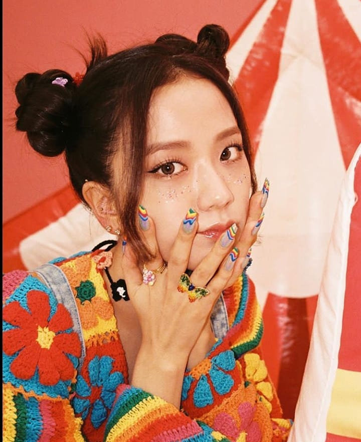 小熊軟糖、美式貼紙風超可愛！BLACKPINK、賽琳娜新歌〈Ice Cream〉MV美甲樣式公開，每一款都超萌插圖(13)