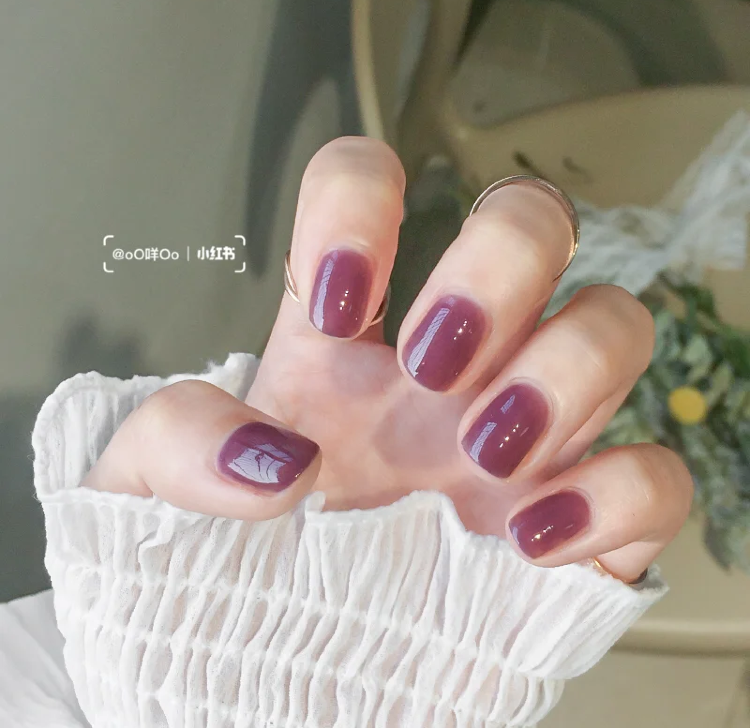 【葡萄紫美甲】盤點(diǎn)5款紫色系美甲水潤(rùn)光澤多汁顯白、耐看瞬間予人高級(jí)感