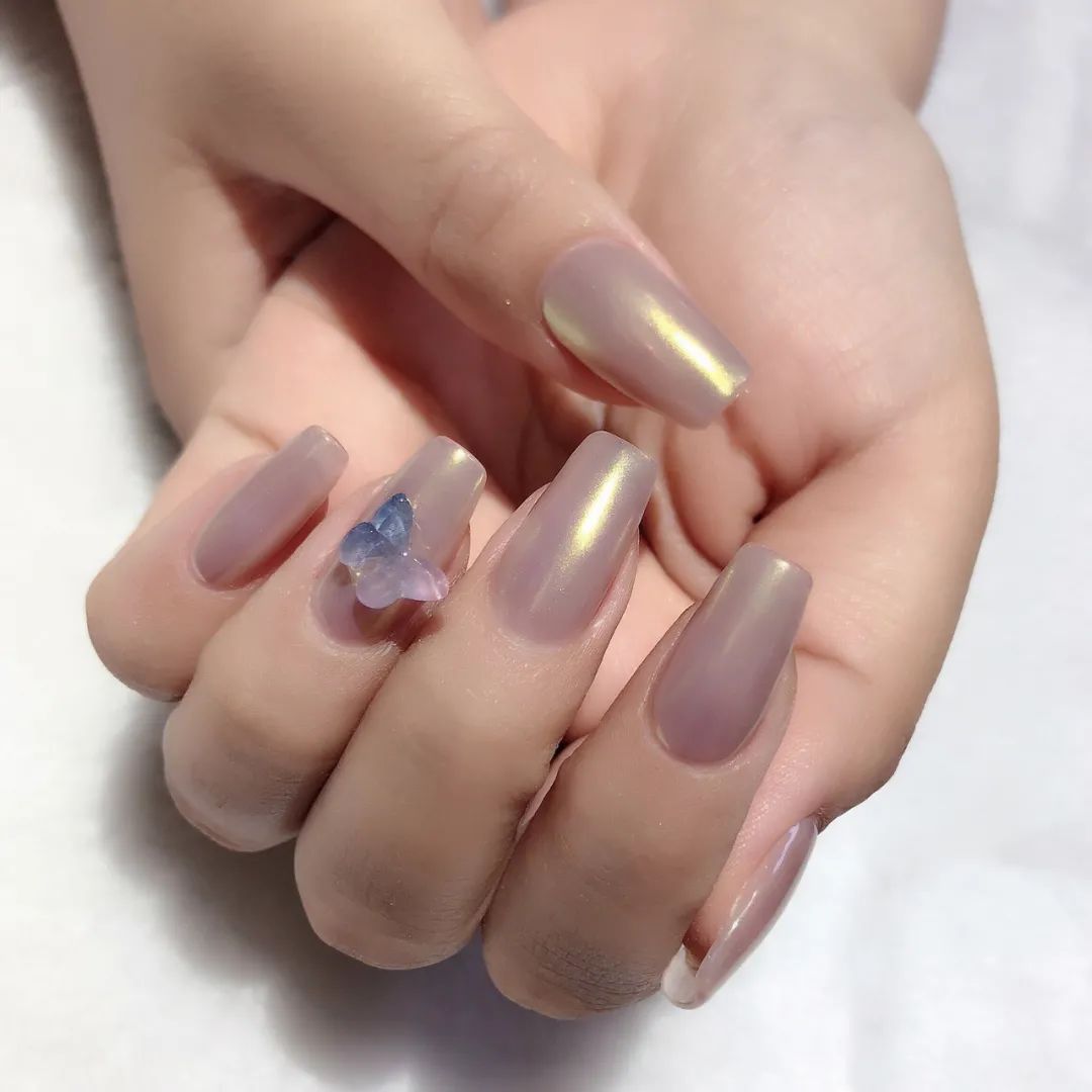 極光色美甲怎么搭才好看？