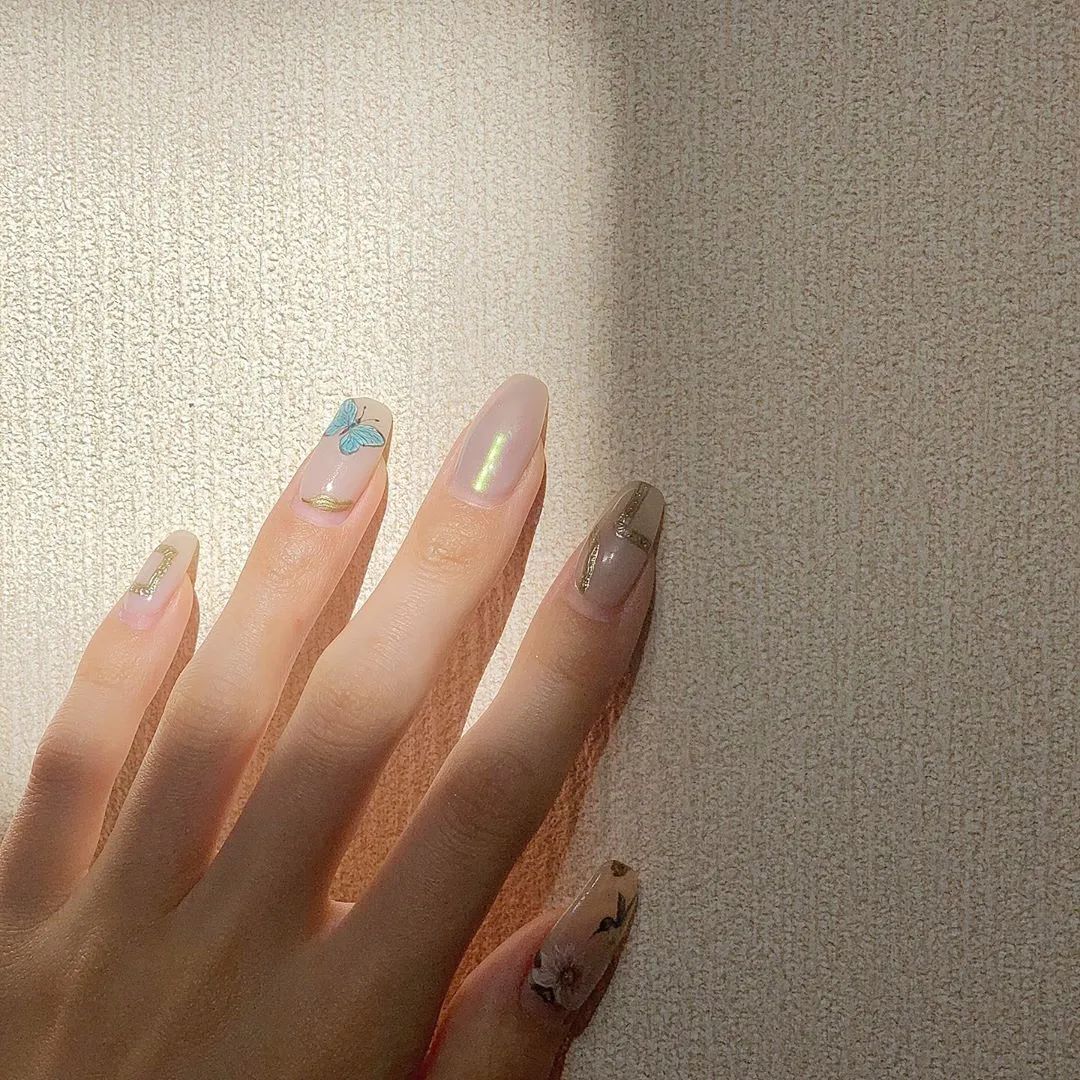 極光色美甲怎么搭才好看？