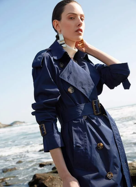  女生風(fēng)衣穿什么打底？風(fēng)衣該如何選擇？