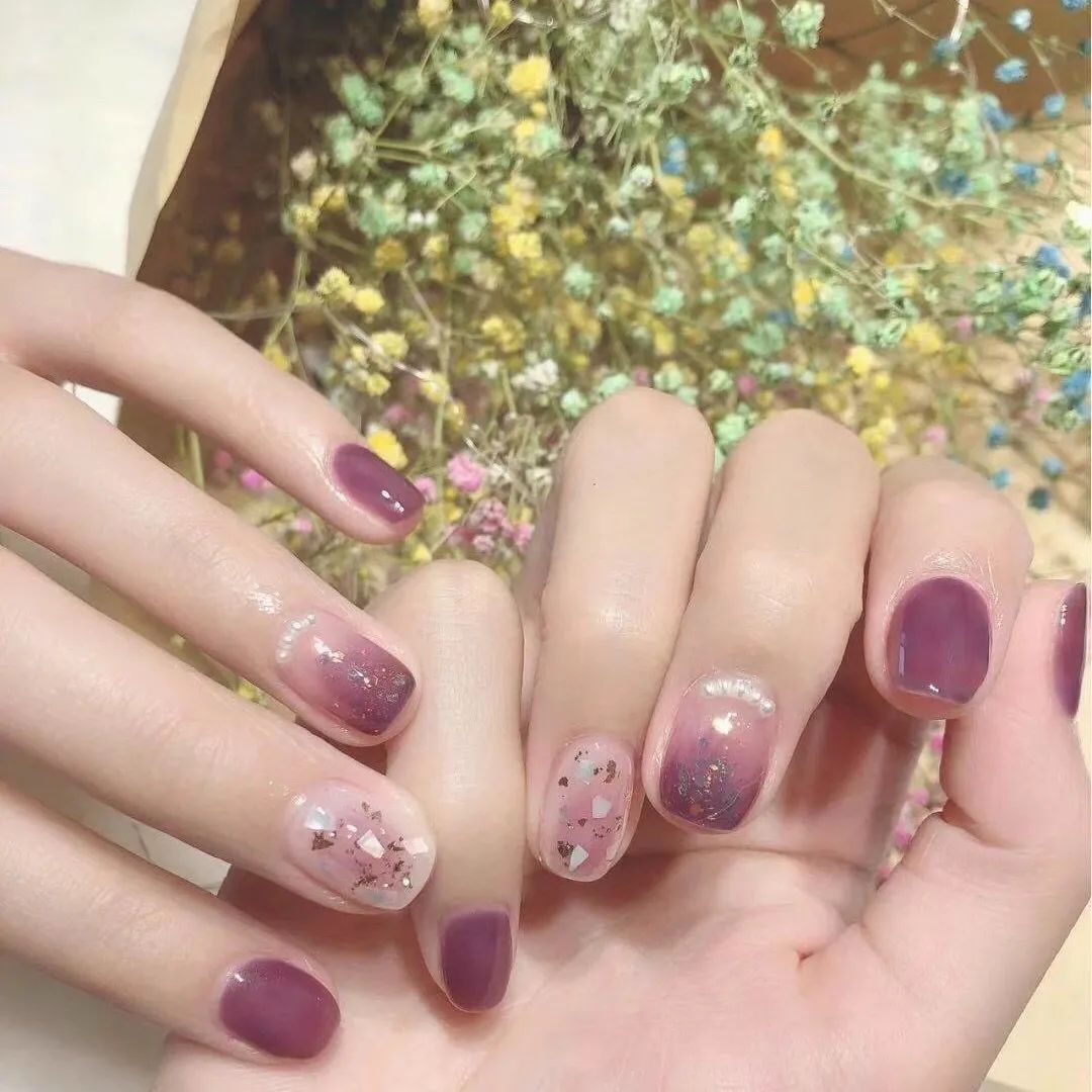 簡(jiǎn)約不花哨！適合上班族的秋季美甲！