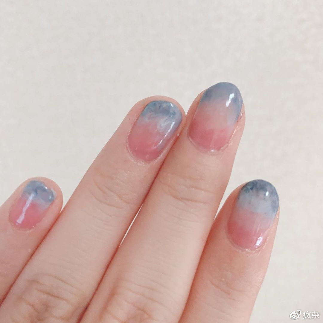 不要設(shè)限其他人怎么想～昂首秋季下的「粉藍(lán)夕陽(yáng)指彩」學(xué)會(huì)闊達(dá)看淡插圖