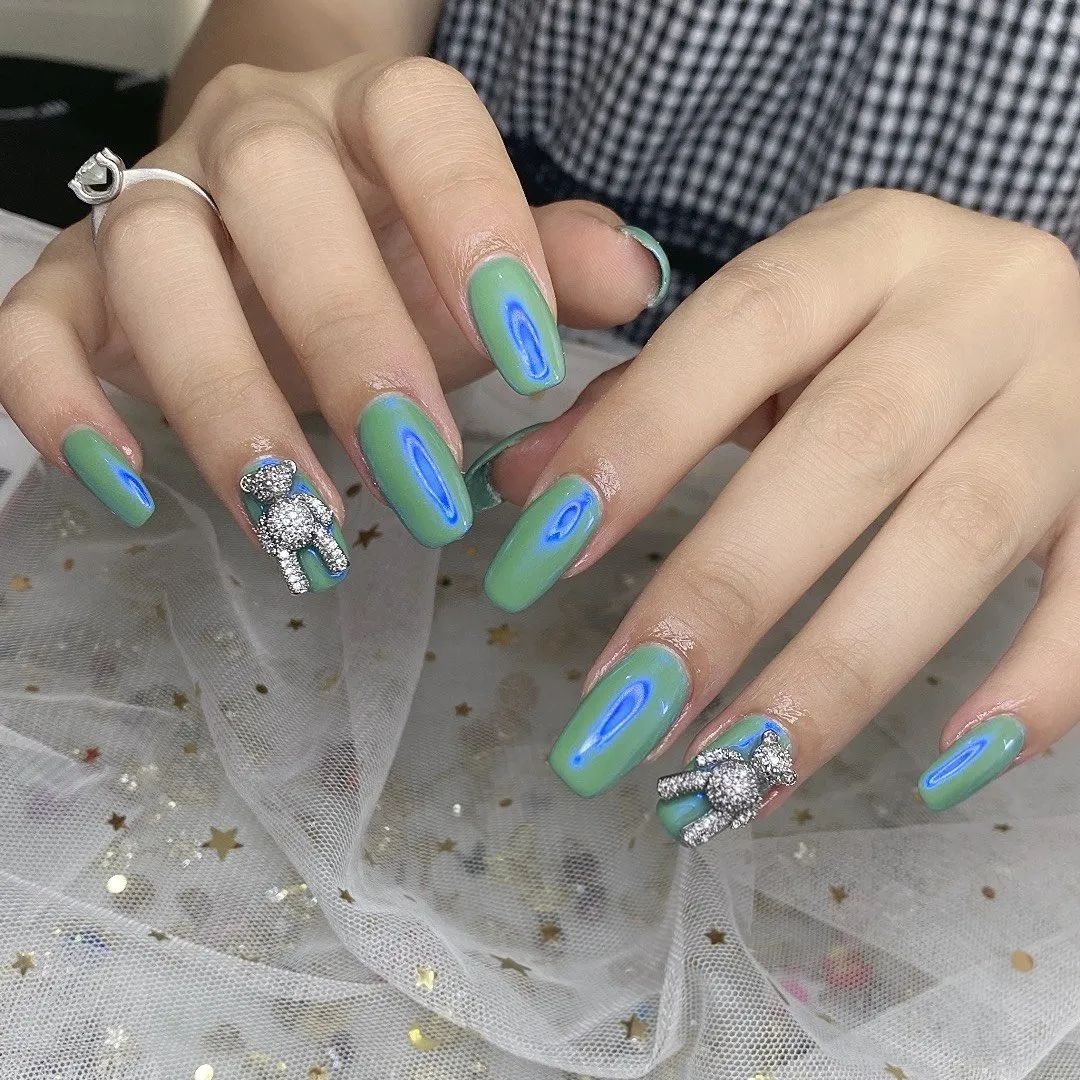 極光色美甲怎么搭才好看？