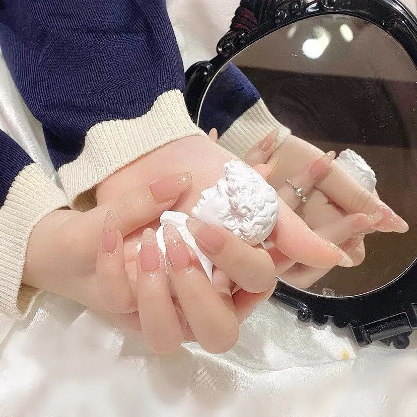 秋天做半透果凍色美甲，低調(diào)又溫柔