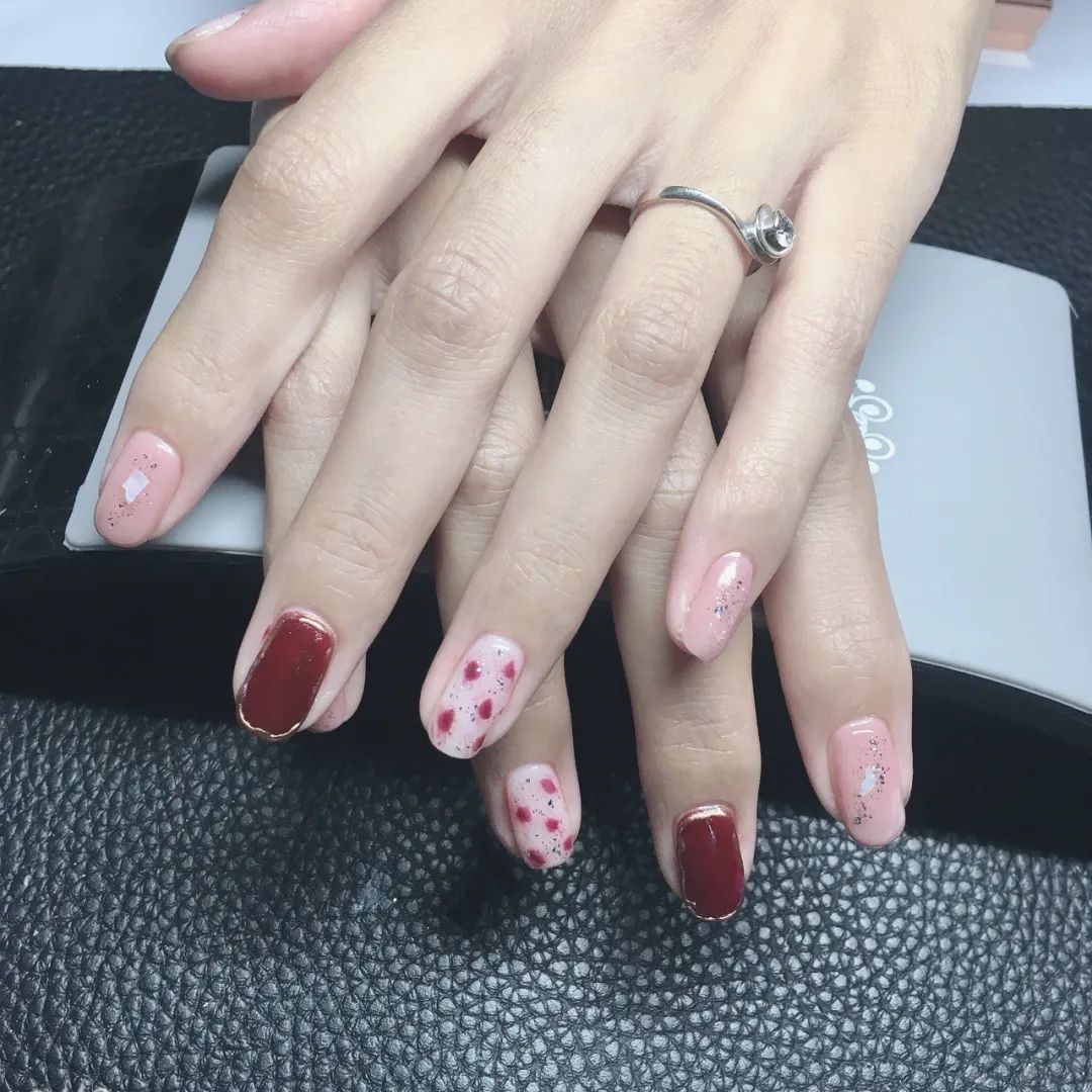 4款小紅書(shū)秋季美甲，很火！首推鵪鶉蛋美甲