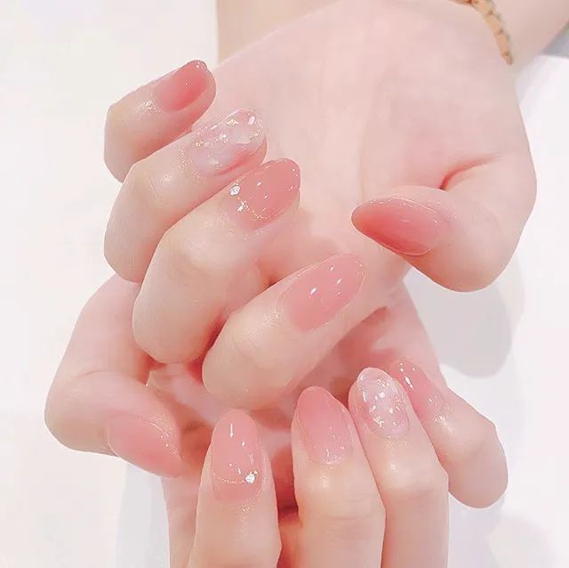 秋天做半透果凍色美甲，低調(diào)又溫柔