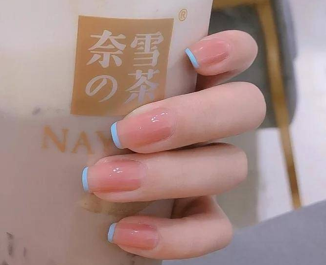  好看的法式美甲有哪些？秋季搭配任意穿搭都很可愛