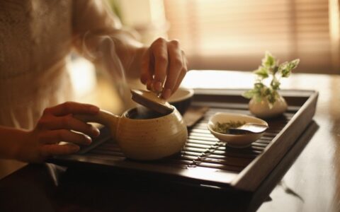 自己堅(jiān)強(qiáng)很重要，有些路注定要一個(gè)人走