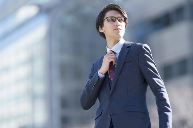 女人對(duì)喜歡她的男人什么表現(xiàn)，女人的這幾種表現(xiàn)代表男生沒機(jī)會(huì)