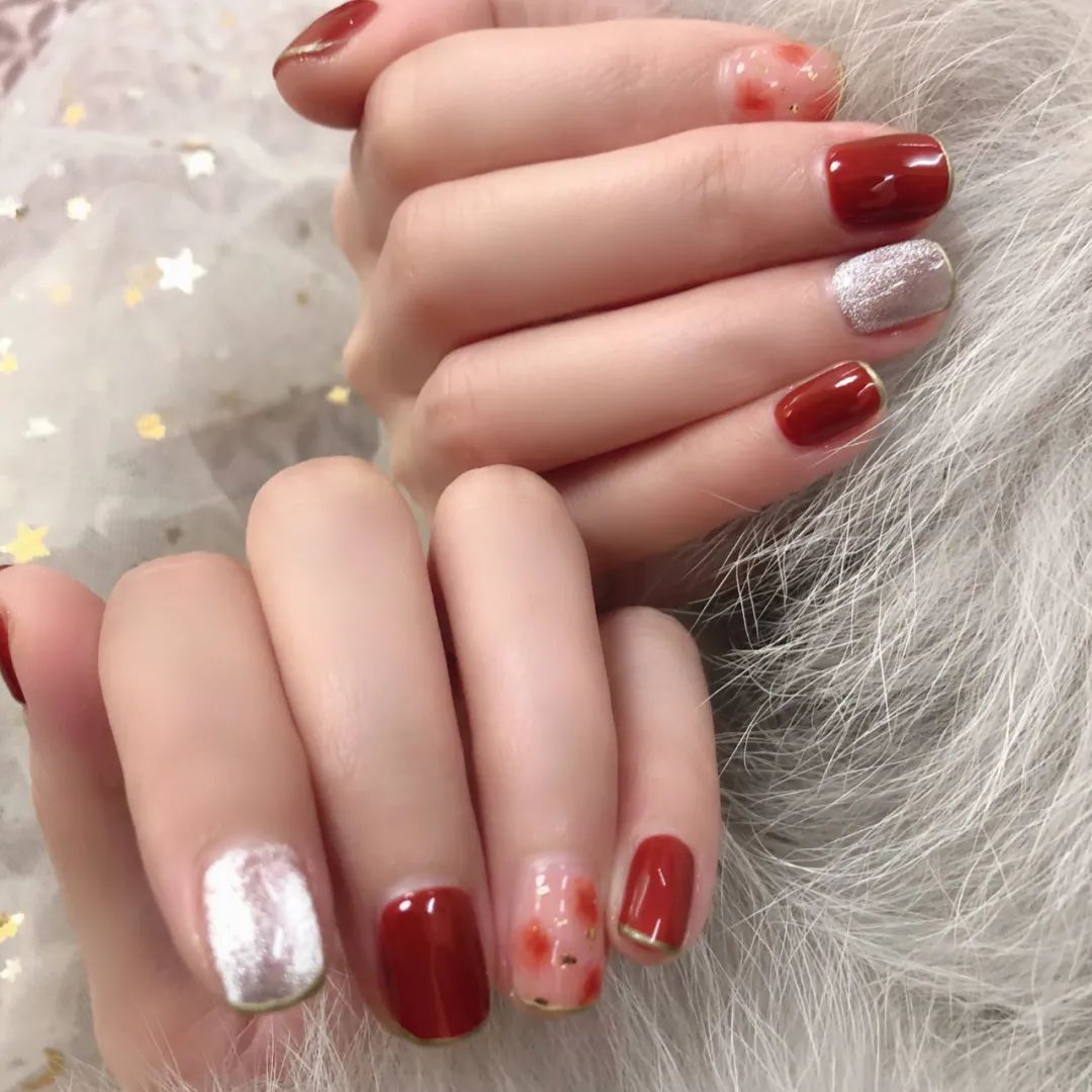 膚色黑黃？就做這些過(guò)年美甲！