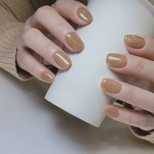這個季節(jié)，最適合做哪些純色美甲呢？一起來瞧瞧