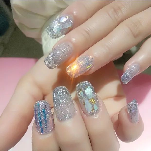 2021過年最適合做這些BlingBling美甲！