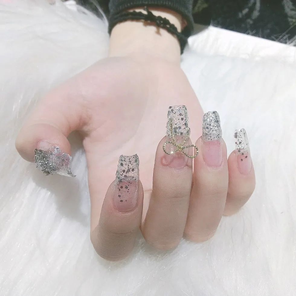 2021過年最適合做這些BlingBling美甲！