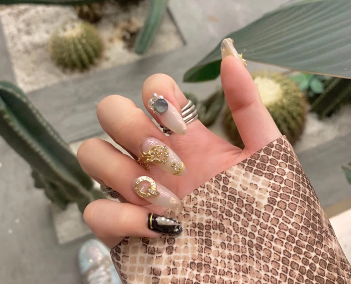 輕奢日式美甲，精致仙女必做的美甲款式