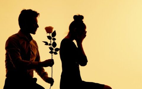 女生對(duì)你有好感的征兆，從三個(gè)細(xì)節(jié)看出女生的小心思