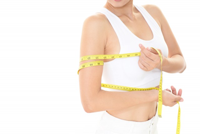 迅速瘦手臂的方法，平時(shí)多練習(xí)這幾個(gè)動(dòng)作手臂很快就能變瘦
