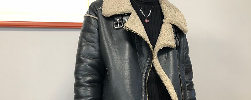 黑皮膚穿什么碎花 純色的衣服更顯氣質(zhì)