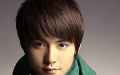 方形臉適合什么發(fā)型，方形臉的男生適合什么發(fā)型
