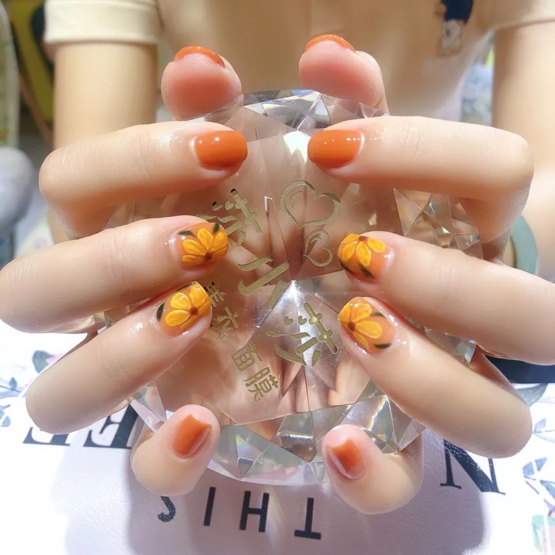 超火的春夏花花美甲，既仙又美
