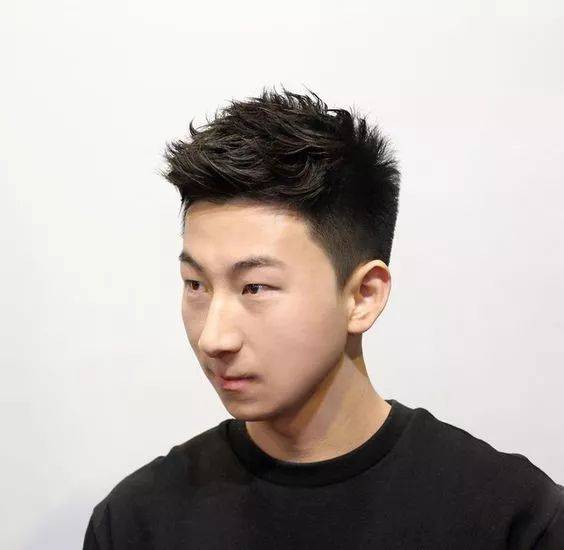 菱形臉適合什么發(fā)型，菱形臉男生適合的發(fā)型