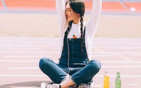 黑色長裙配外套效果圖 減齡效果比較好