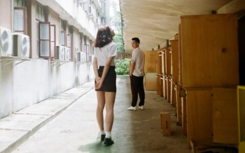 男生戀愛幼稚的表現(xiàn)，男生戀愛時(shí)幼稚的表現(xiàn)有哪些