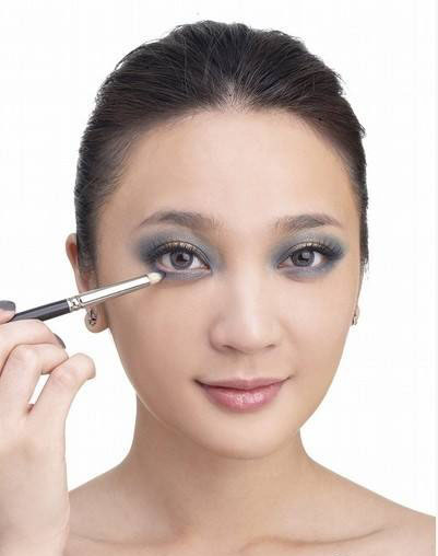 煙暈眼妝教程，煙暈眼妝步驟教程