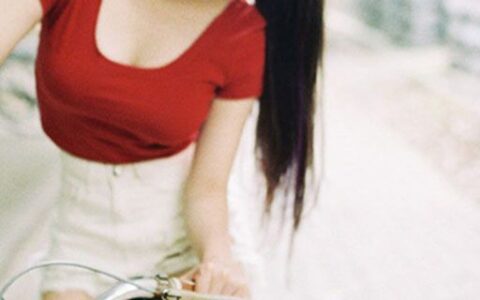 女生打扮t恤搭配圖片 優(yōu)雅又時(shí)髦