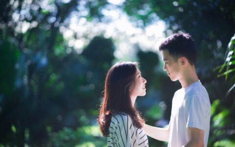 男生對你有意思的舉動，男生對一個人有意思會有什么舉動