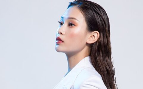 四十歲女人留哪種發(fā)型好看 側(cè)分短發(fā)減齡效果極佳