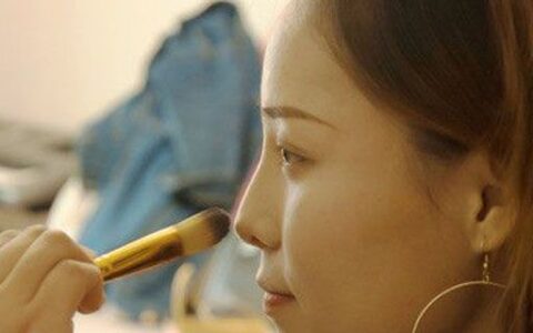 臉上有很多小細(xì)紋是怎么回事 教你快速消除干凈的方法
