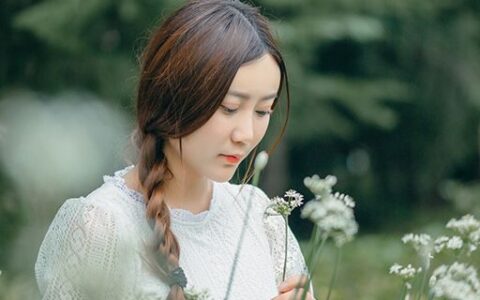 可以自己扎的簡(jiǎn)單發(fā)型 連魚(yú)骨辮都不在話下