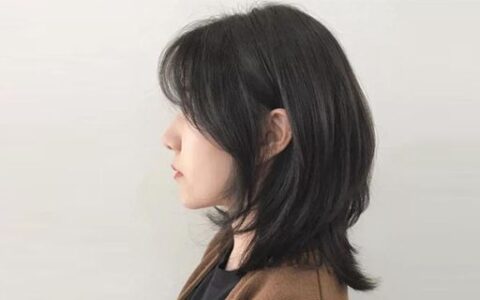 皮膚偏黃適合染什么顏色的頭發(fā)