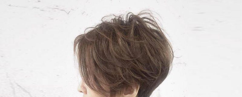 頭發(fā)稀少燙什么發(fā)型好看圖片