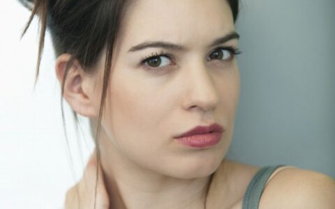 臉大的女孩怎么扎頭發(fā)好看，女生顯瘦扎發(fā)