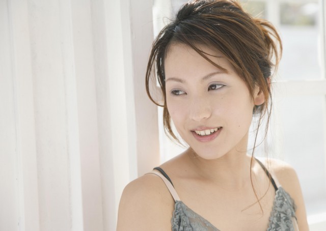 臉大的女孩怎么扎頭發(fā)好看，女生顯瘦扎發(fā)