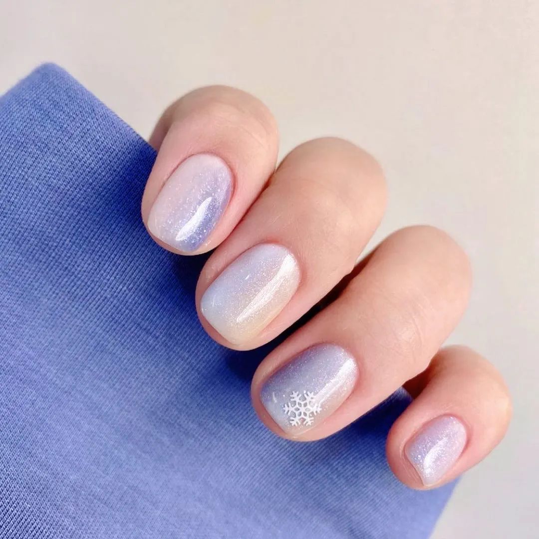 冬天做款雪花美甲，唯美又浪漫