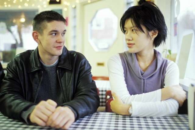 兩個(gè)人曖昧久了會(huì)怎樣，男女曖昧的征兆