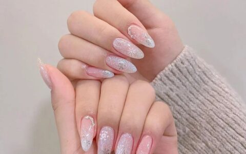 冬天做款雪花美甲，唯美又浪漫