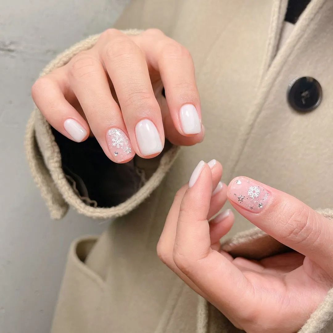 冬天做款雪花美甲，唯美又浪漫