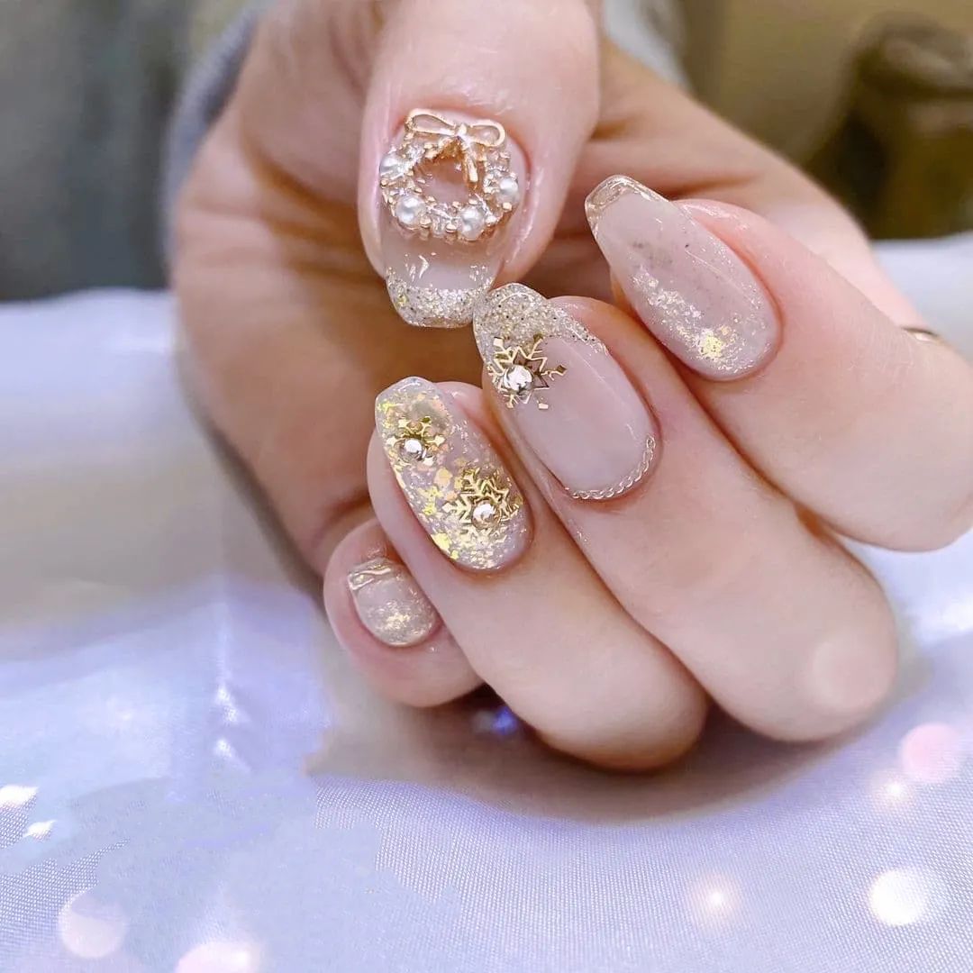冬天做款雪花美甲，唯美又浪漫