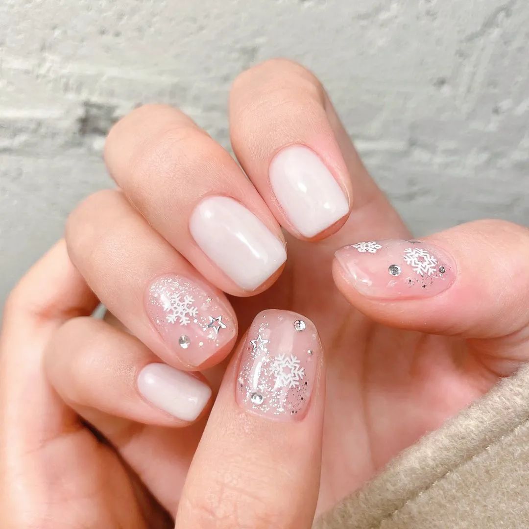 冬天做款雪花美甲，唯美又浪漫